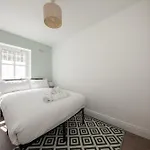 Beautiful 2 Bedroom Close To Centre Apartment Dublin