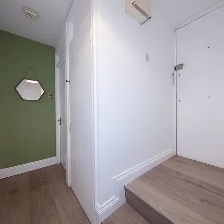 Beautiful 2 Bedroom Close To Centre Lejlighed